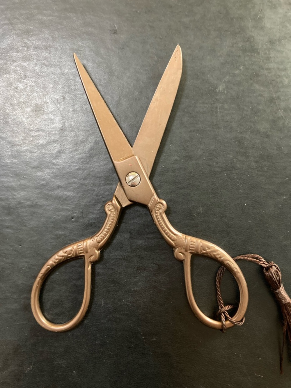 Vintage-Style Men's Bronze Scissor Keychain Accessory